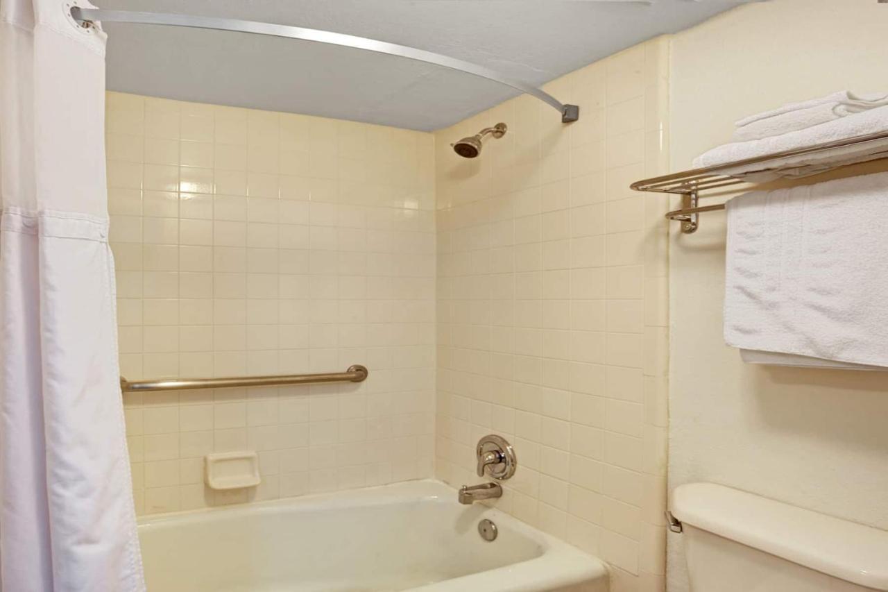 Zen Living Suites Extended Stay - Jacksonville - University Blvd Exteriér fotografie