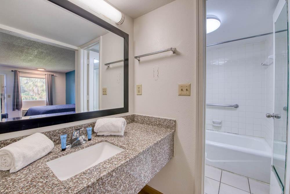 Zen Living Suites Extended Stay - Jacksonville - University Blvd Exteriér fotografie